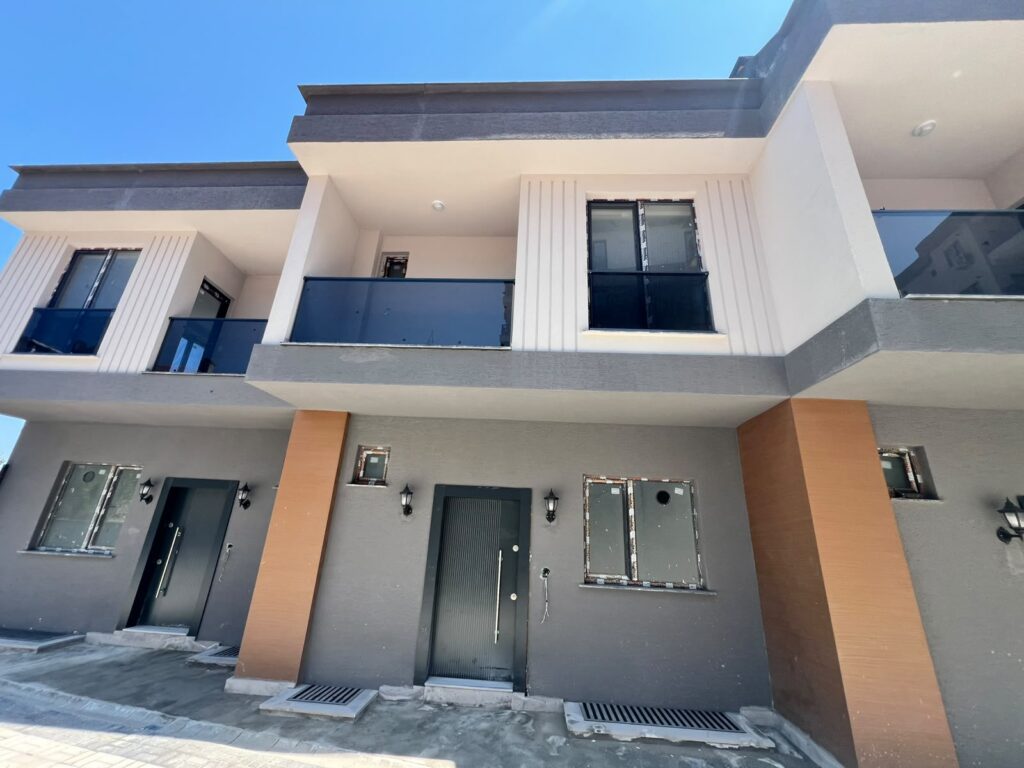 Taşoluk Mah. İstanbul Havalimanına Yakın Geniş Ferah 4+2 Villa
