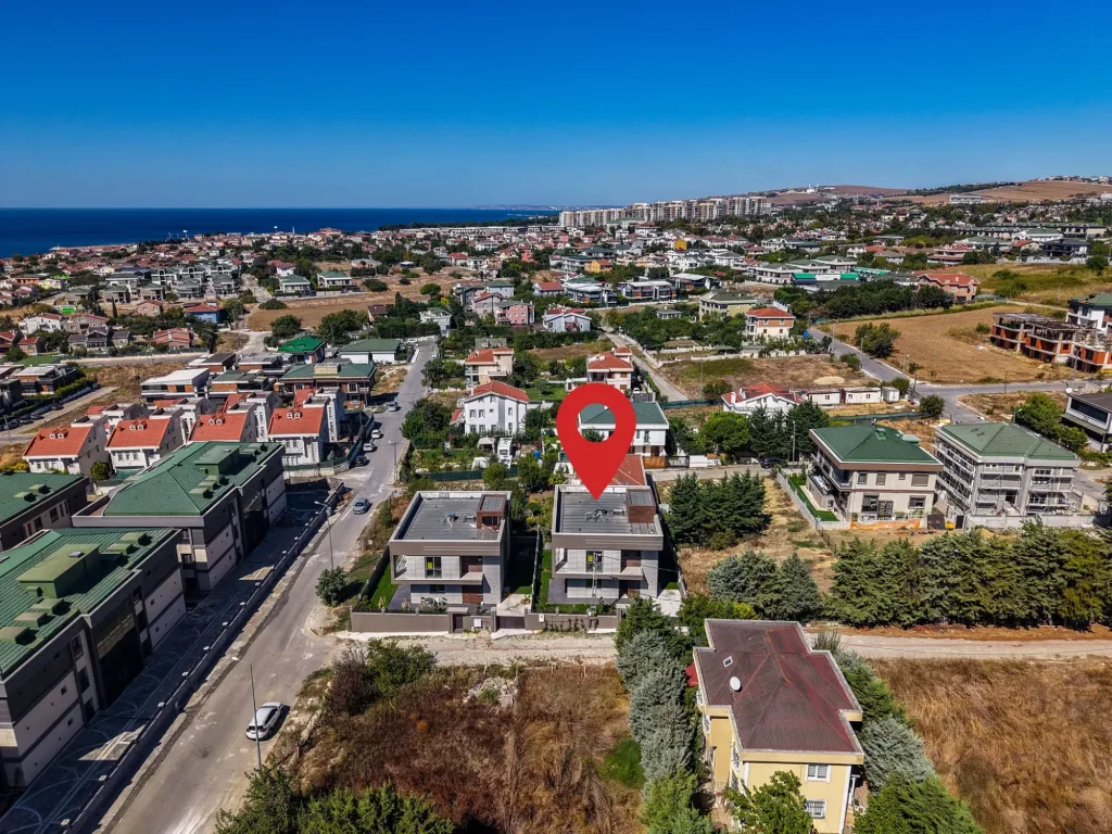 Büyükçekmece Güzelcede Deniz Manzaralı Özel Tasarım 6+2 villa